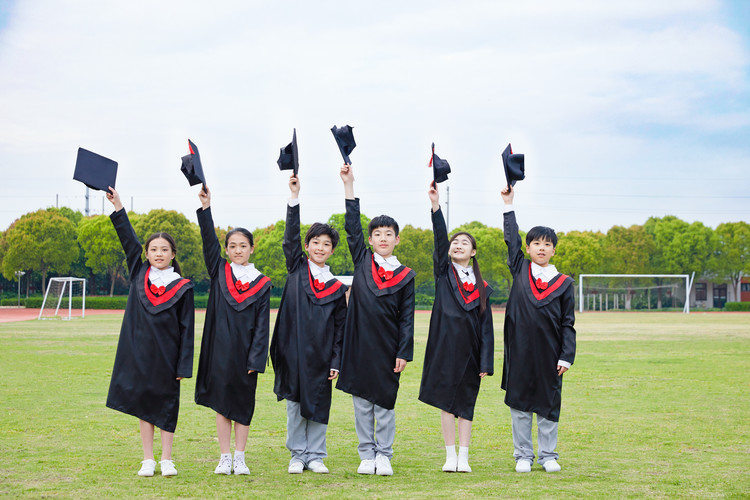 兴宁市齐昌中学有多少学生在校，兴宁市齐昌中学有多少人