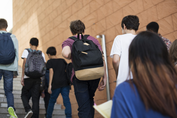 仁寿县文宫镇初级中学外地的能读吗？有什么要求？