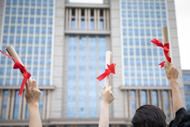 成都市武侯区光明实验学校是什么学校，这个学校学费贵吗？