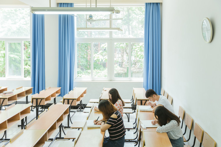 大鲁道中学在什么地方，大鲁道美术学校