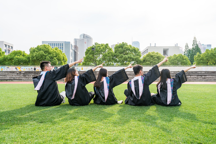 凤凰县第四中学环境怎么样，凤凰县高级中学初中部