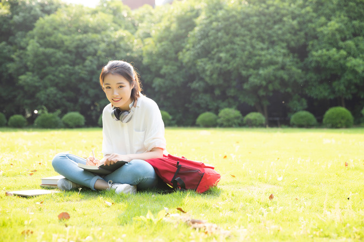 普高和职高学费是多少(职高和普高有什么区别哪个好)