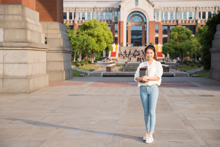 24年报名南谷中学要多少钱，南陵县春谷中学入学考试