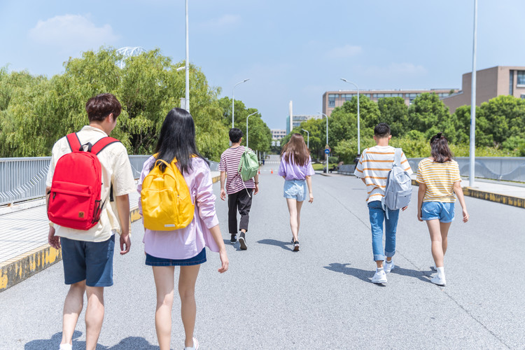 航空学校毕业后干什么_航空学校就业前景