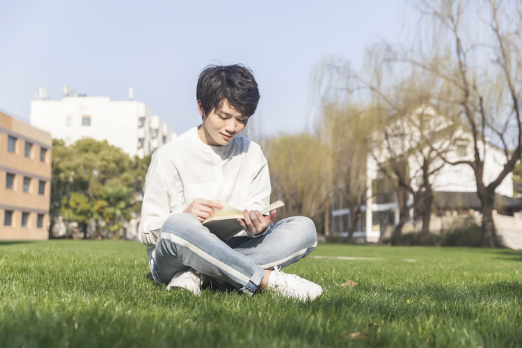 银河中学办公楼有快班和慢班吗？