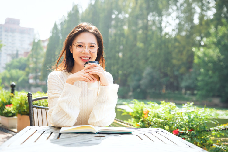 唐市中学学校特色是什么？，唐市中学初二的学生照片