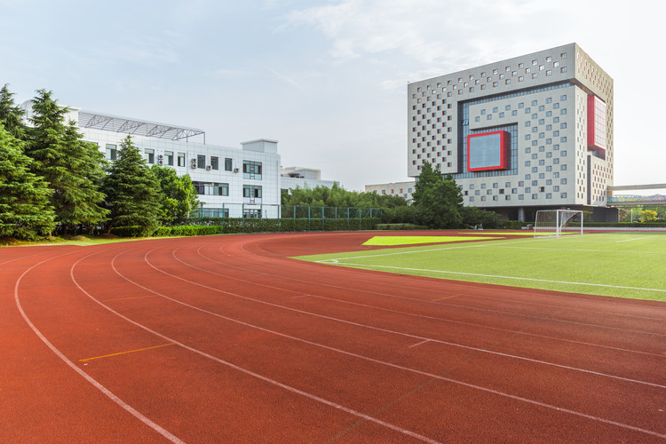 董封乡逸夫中学环境好不好，逸夫中学的来历